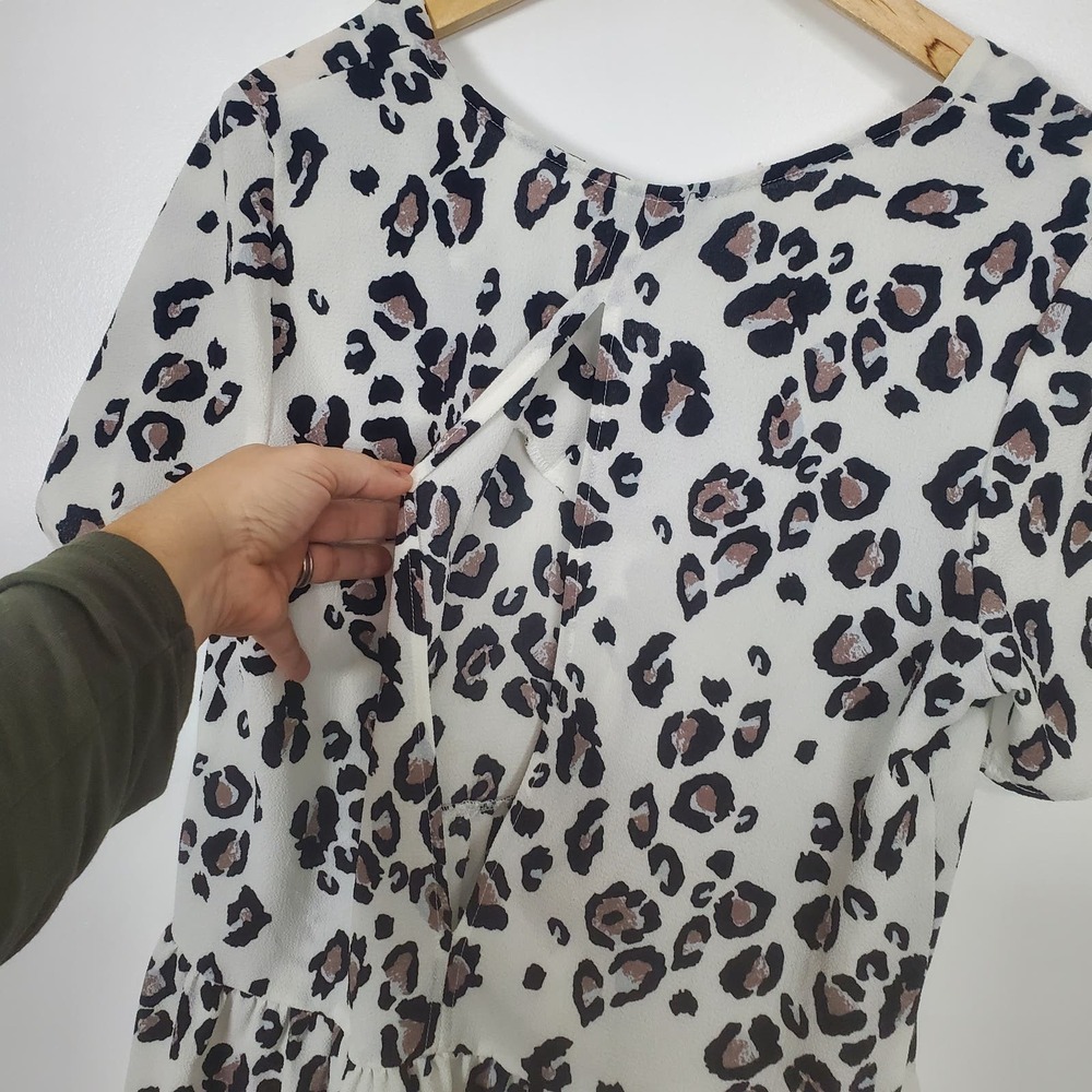 Fabrik leopard cheetah print short sleeved blouse slit back large - Picture 3 of 5